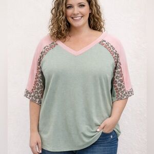 Oddi Leopard Contrast V-Neck Top – Size 2X NWOT✨